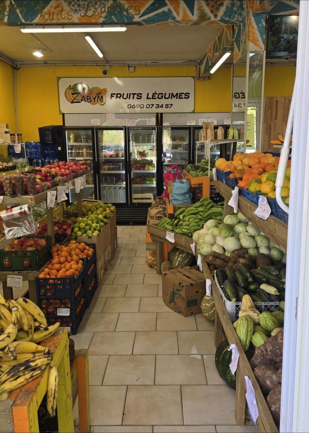 Votre primeur de fruits et légumes Zabym Fruits Légumes et son équipe vous remercie chaque jour de la confiance que vous lui faite...
Un partage d'amour que nous nous efforçons de mettre dans vos produits