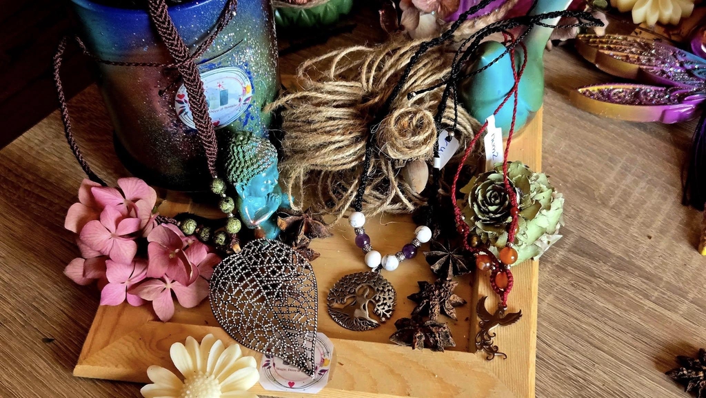 Bijoux artisanaux faits main – créations uniques et énergétiques Magie Déco & Bougie