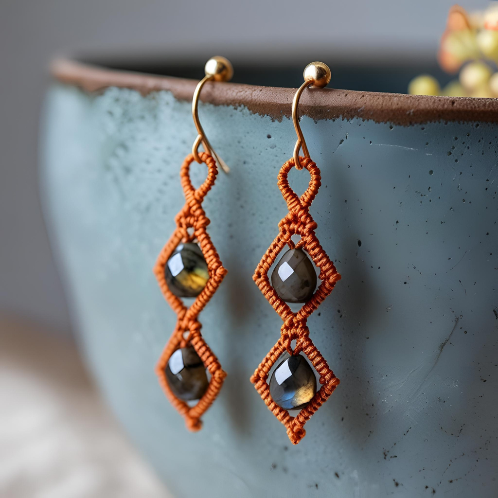 Boucles d'oreilles en micro macramé Le Petitcolibri