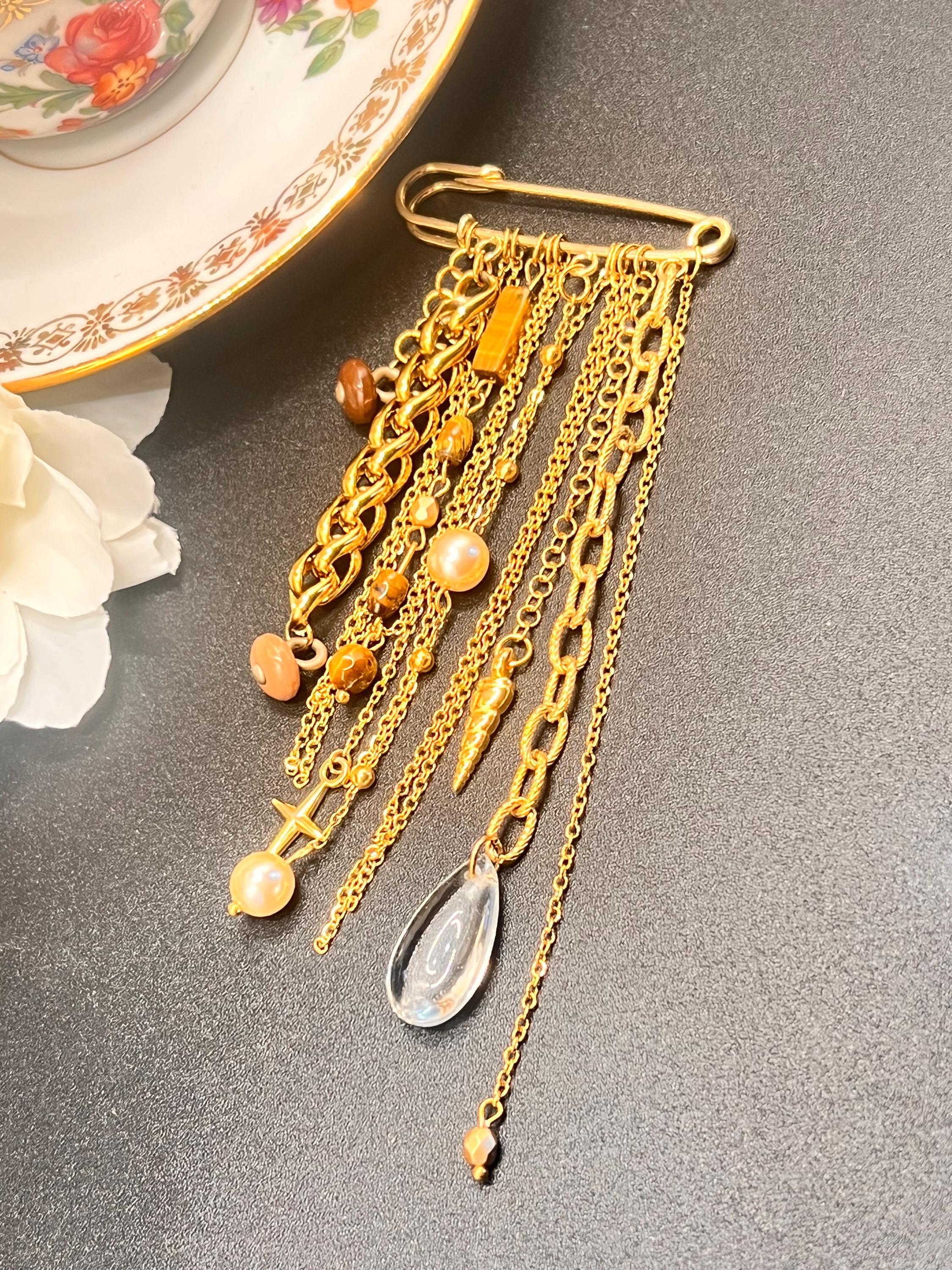 Broches upcyclées, chinées, redonner vie aux bijoux anciens, cassés ou démodés