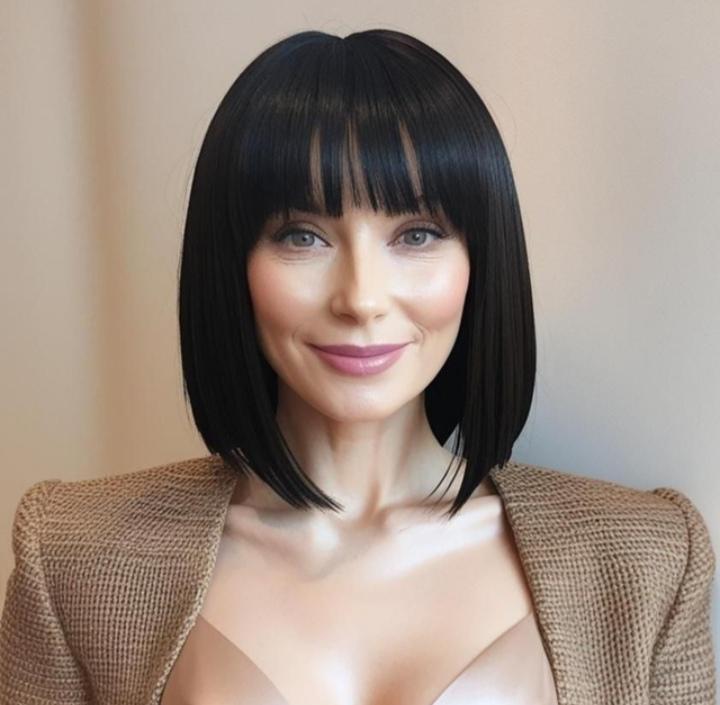 Naturelles lace wig mi-longue