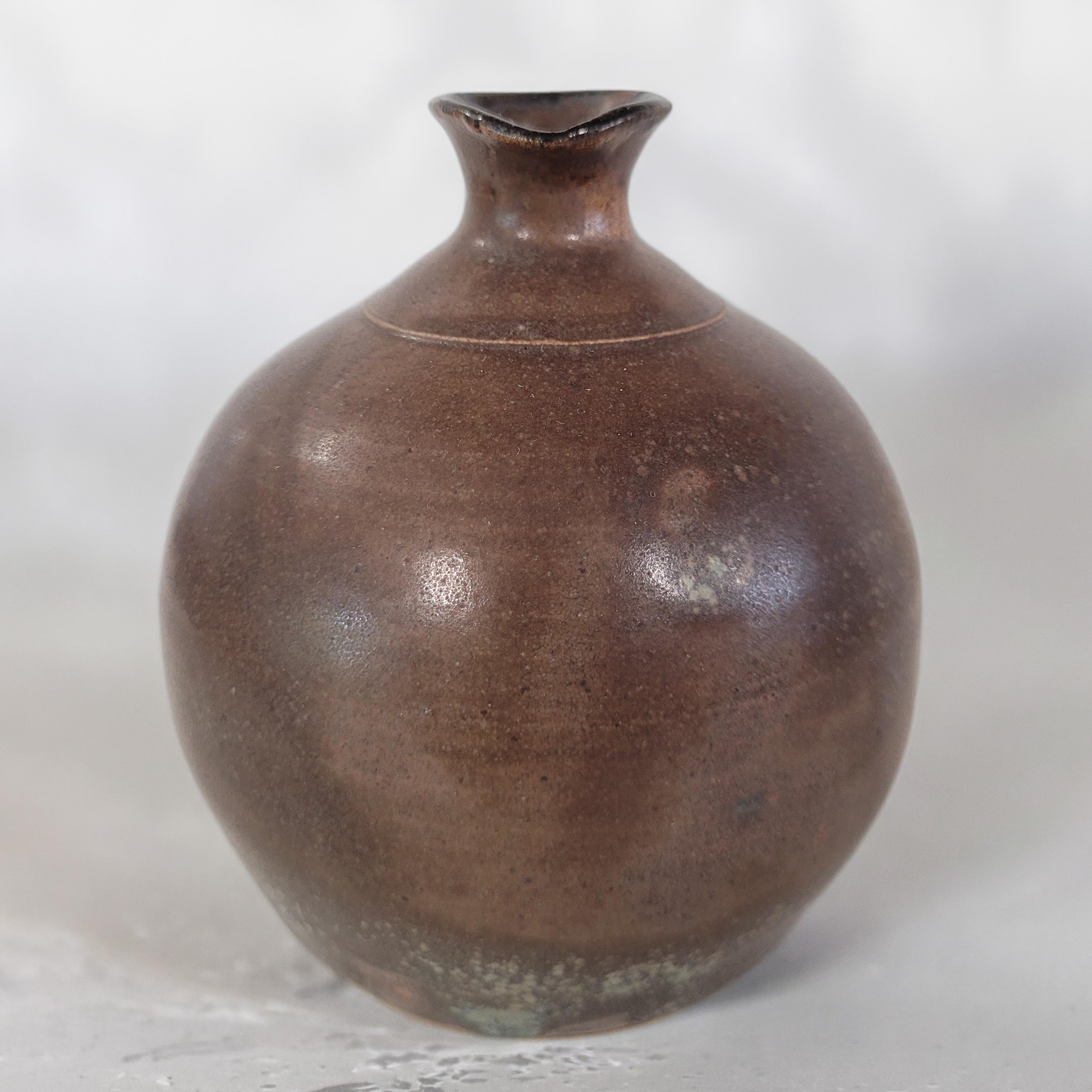 Pièce de forme traditionnelle tournée.
Pièces uniques.