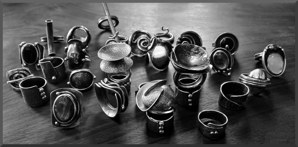 El-8-es-nuestro-joyería-orfebrería-piezas-únicas-de-joyería-contemporánea-anillos-de-plata-pulseras-de-plata