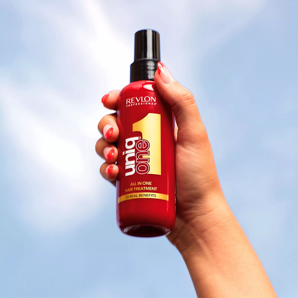 Un prodotto che offe i 10 PRINCIPALI BENEFICI di cui i capelli hanno bisogno. Questo innovativo trattamento senza risciacquo adatto per l’uso quotidiano può essere usato sui capelli umidi come parte della routine di cura e styling o come style refresher sui capelli asciutti.