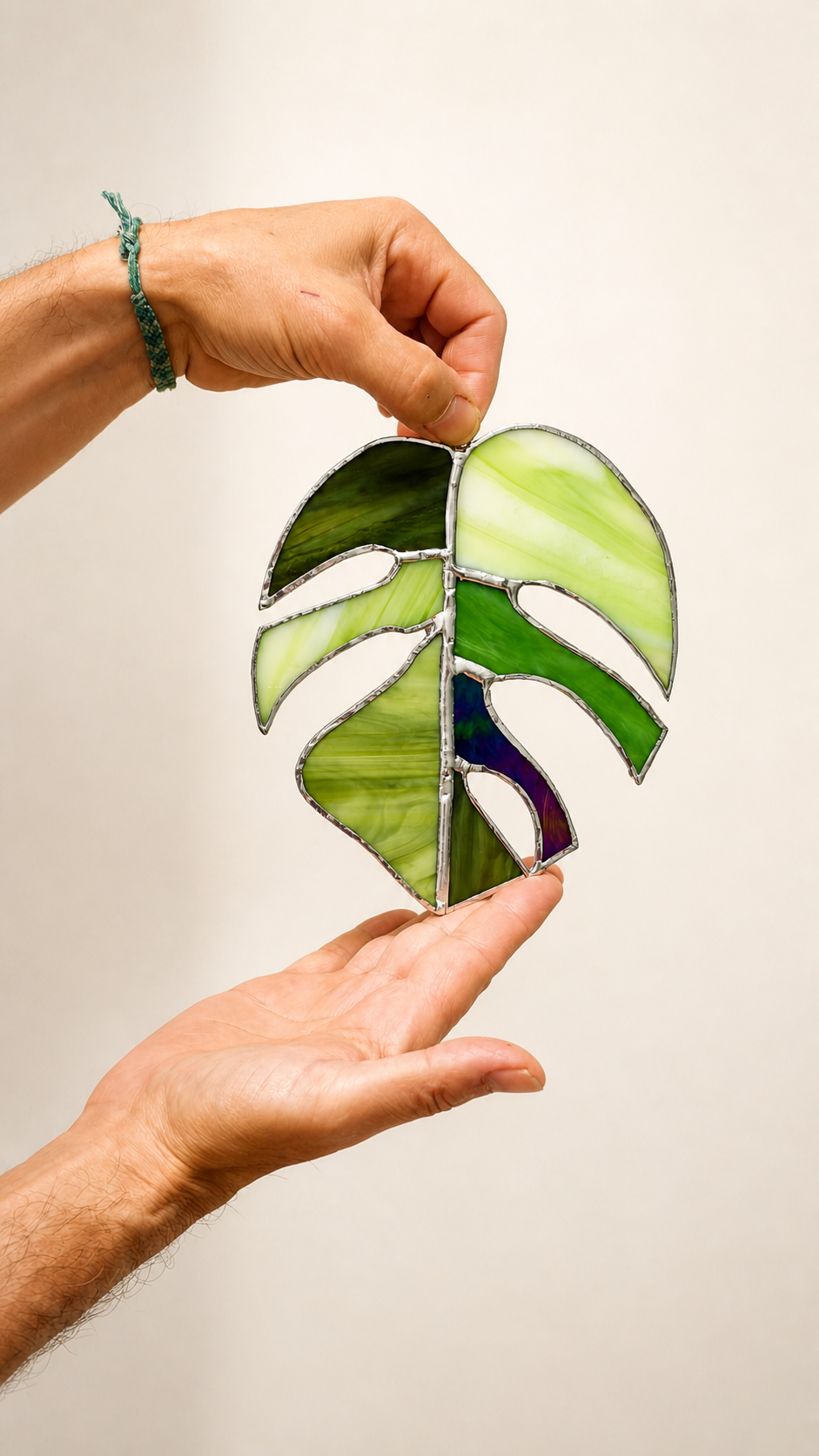 Monstera en vitrail réalisée en atelier