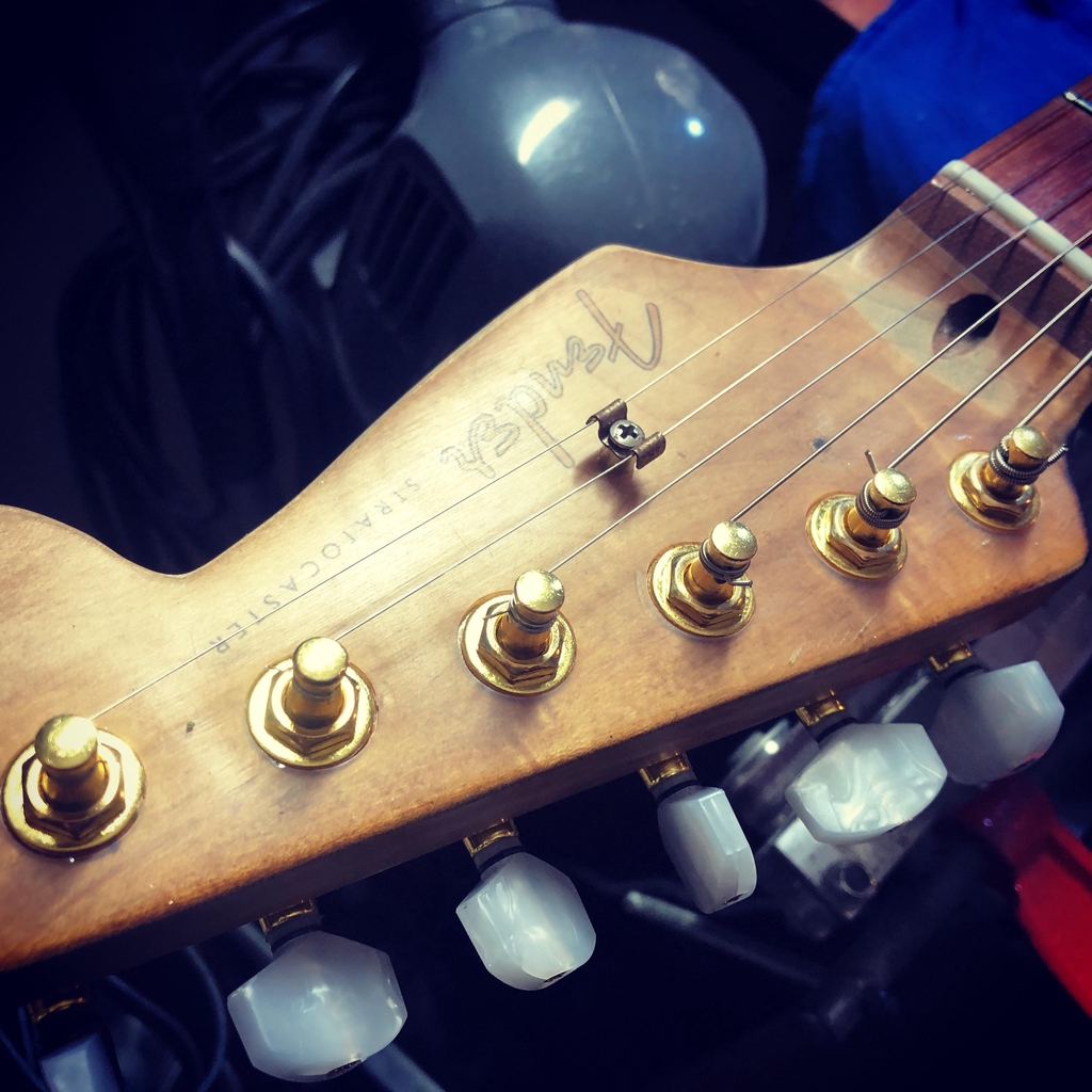 MIR offers all kinds of instrument repairs, Including Guitars, bass guitars, classical instruments keyboards, synthesisers, midi controllers, amplifiers, pedals, harmoniums, koras, other world instruments and drum kits. 