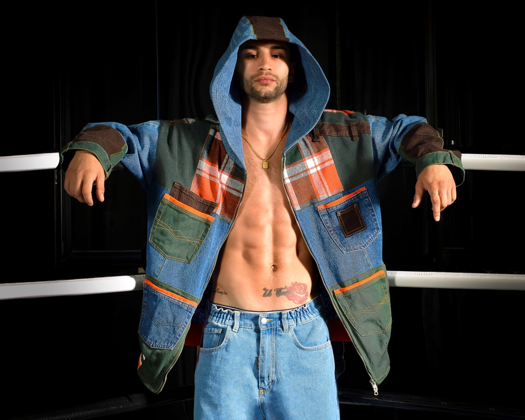 Matteo Lecca testimonial Marita Balàzs - giacca denim riciclato streetwear sostenibile stile punk artigianale italiano 