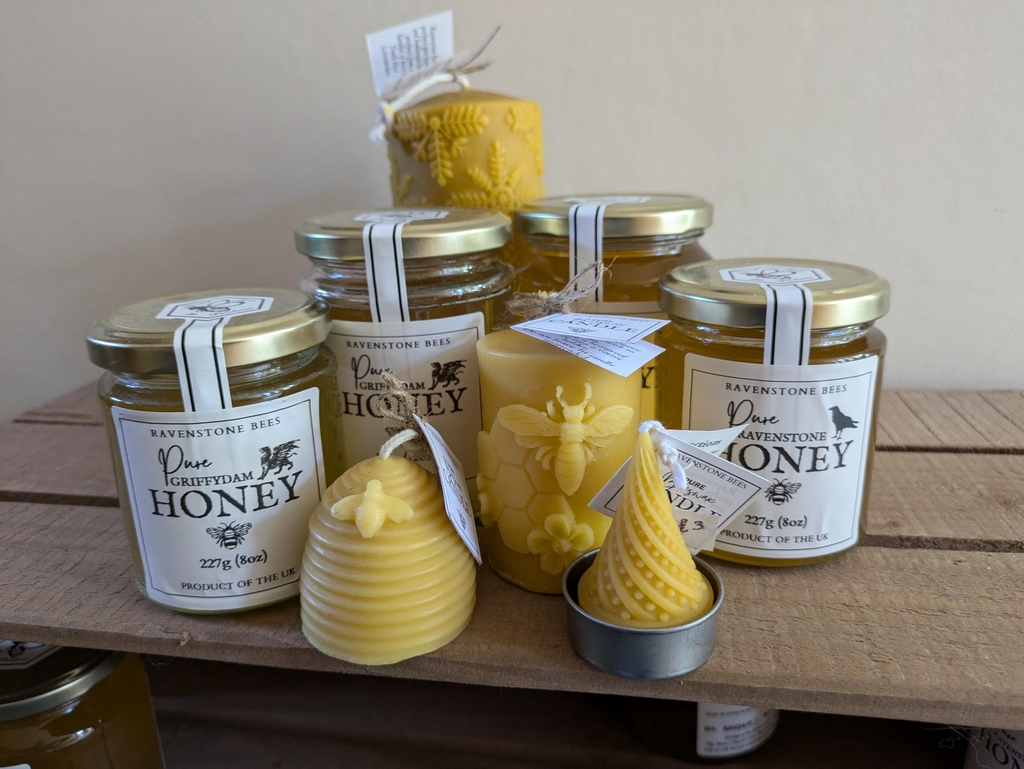 Pure honey and beeswax candles