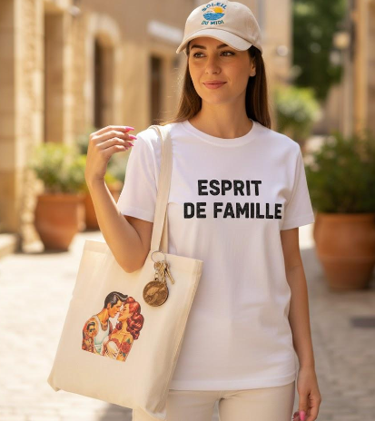 Découvrez des cadeaux mode et accessoires uniques : créations personnalisées et tendances pour surprendre et ravir vos proches.