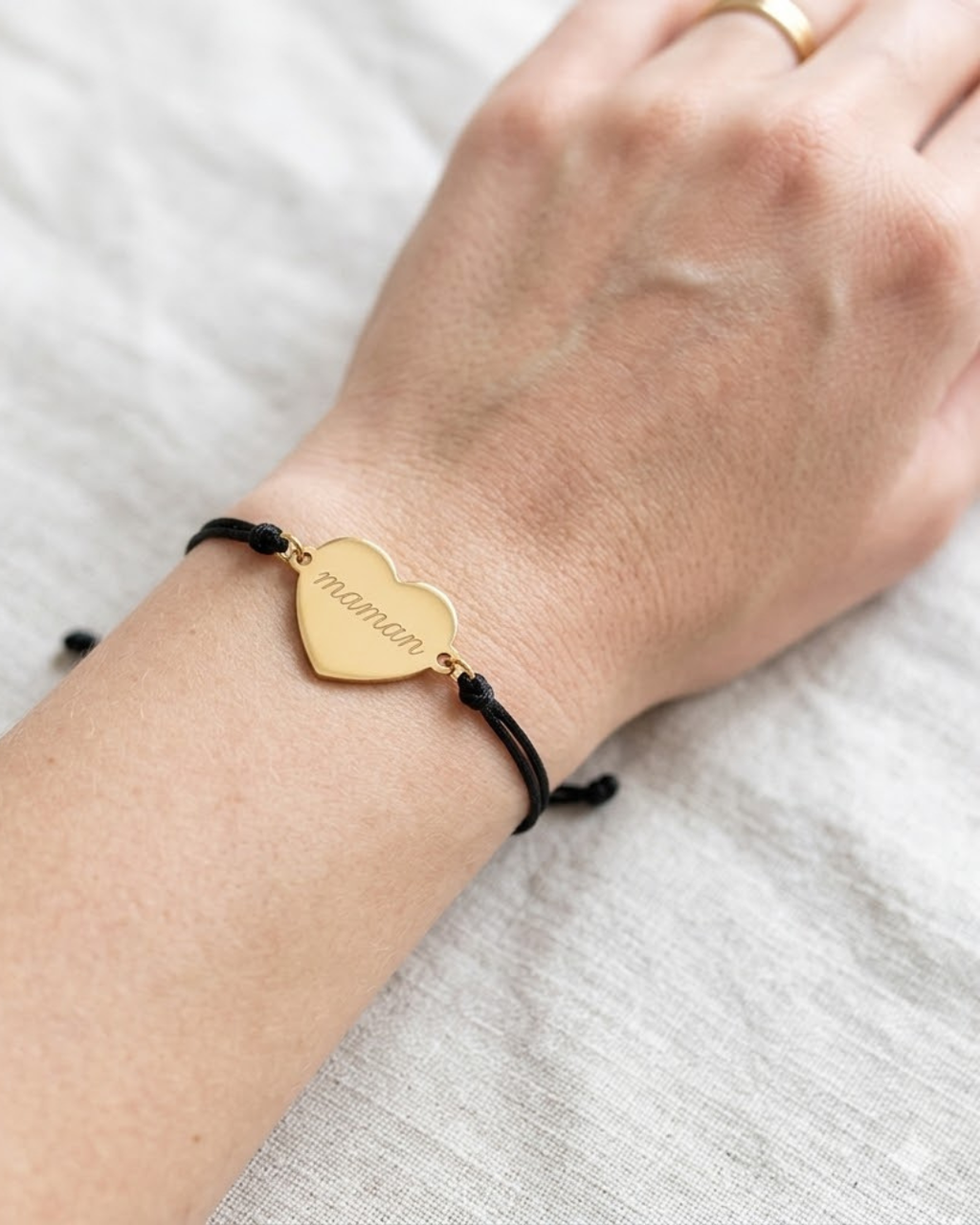 Découvrez nos sélections spéciales pour chaque occasion ! Que ce soit Noël, Halloween, la fête des mères ou des pères, nous vous proposons des collections thématiques : cadeaux personnalisés, bijoux, décorations et bien plus. Chaque saison, trouvez l’idée parfaite pour surprendre et faire plaisir à vos proches.