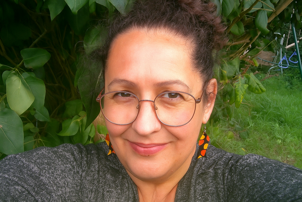 Créatrice d’objets et bijoux personnalisés, je réalise des cadeaux uniques faits main ou sur mesure, alliant qualité, originalité et prix juste. Je vous accompagne pour transformer vos idées en créations mémorables.