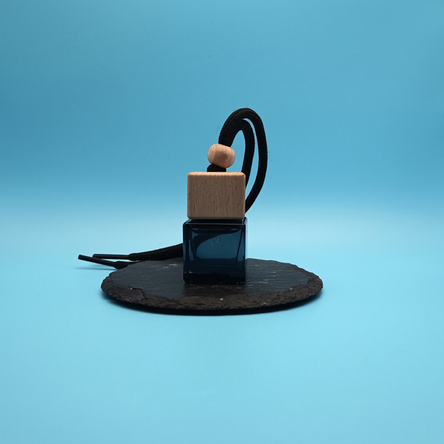 Diffuseur pour voiture, une fragrance douce, qui enveloppe votre voiture d'une agréable sensation de bien-être.