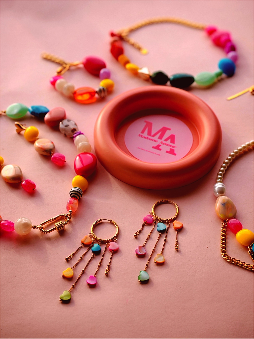 Des bijoux qui brillent, qui durent et qui donnent le sourire.
