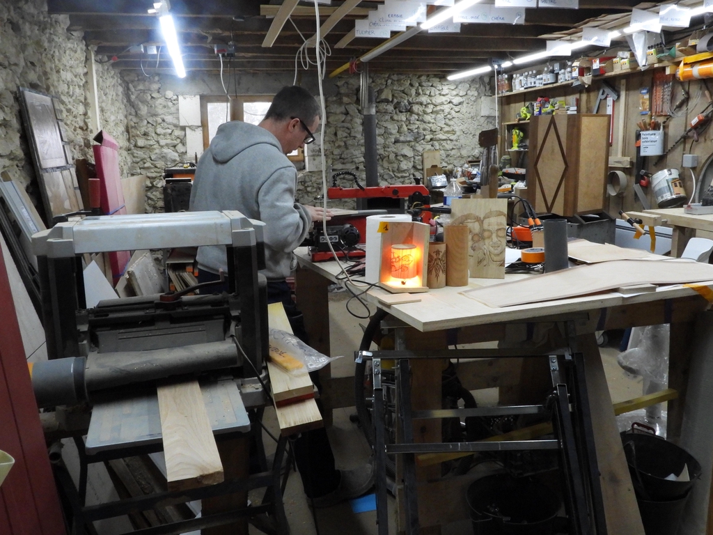 Atelier de création ELLUMINE - travail du bois et de la lumière