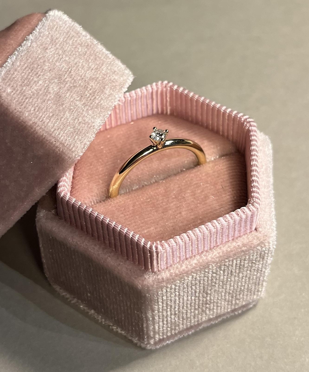 Goldring mit Diamant, Goldschmied, Vorsteckring