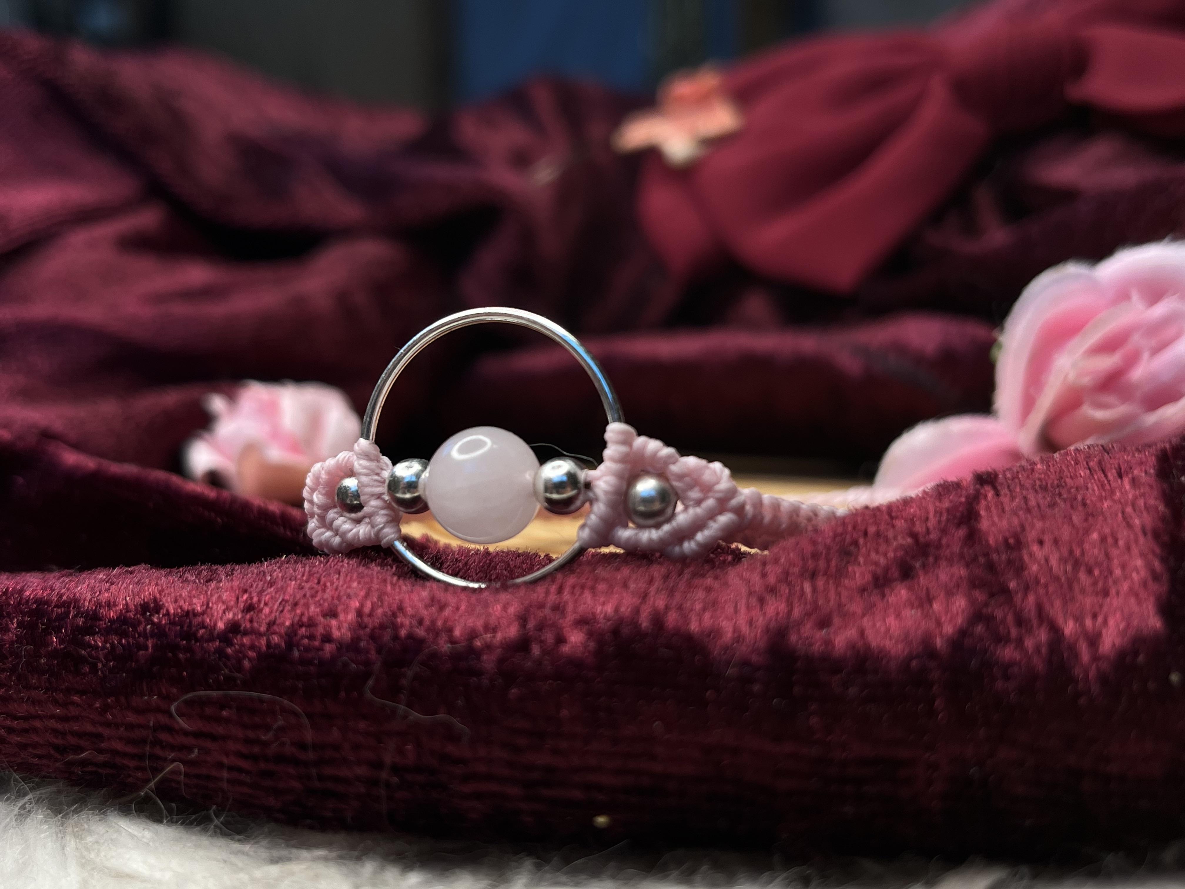 point de dépôt-vente de mes créations artisanales elfiques en Frane Rhône-Alpes.
Magasin Terre d'Etoiles au 42 rue Très-Cloîtres à Grenoble.
Magasin Comptoir de Magie, 57 rue André-François Bouffier à Valence.
Black Heart Tattoo Shop au 19 rue Casimir Julhiet à Domene.

J'y expose des pièces uniques comme des bijoux en mini-séries à retrouver sur place.