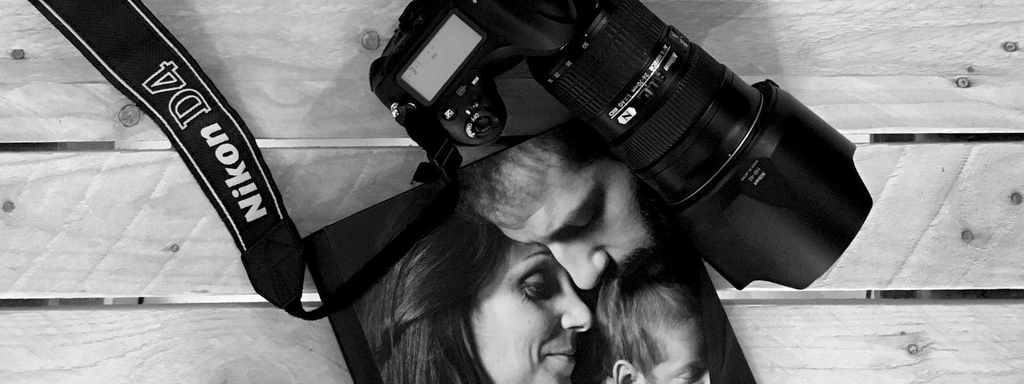 Commandez ici vos Bons Cadeaux pour offrir ou vous offrir une séance photo en studio ou en extérieur, un stage photo pour vous initier ou vous perfectionner à la photographie, ou encore des packs de tirages photo pour immortaliser vos plus beaux souvenirs.
