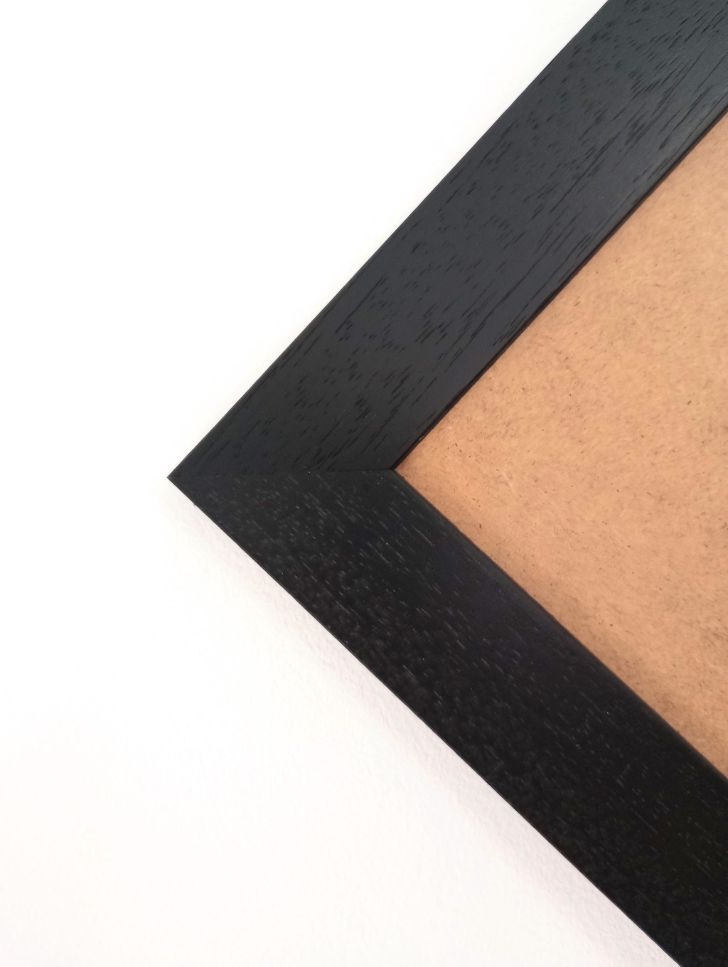 Standard black 3cm woodgrain frame (available in different colours on request)
