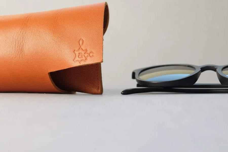 etui lunettes en cuir