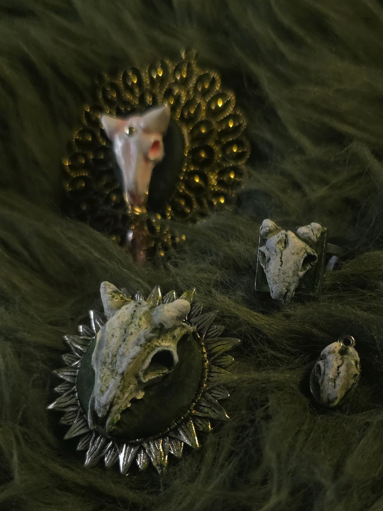 Broches and Pins