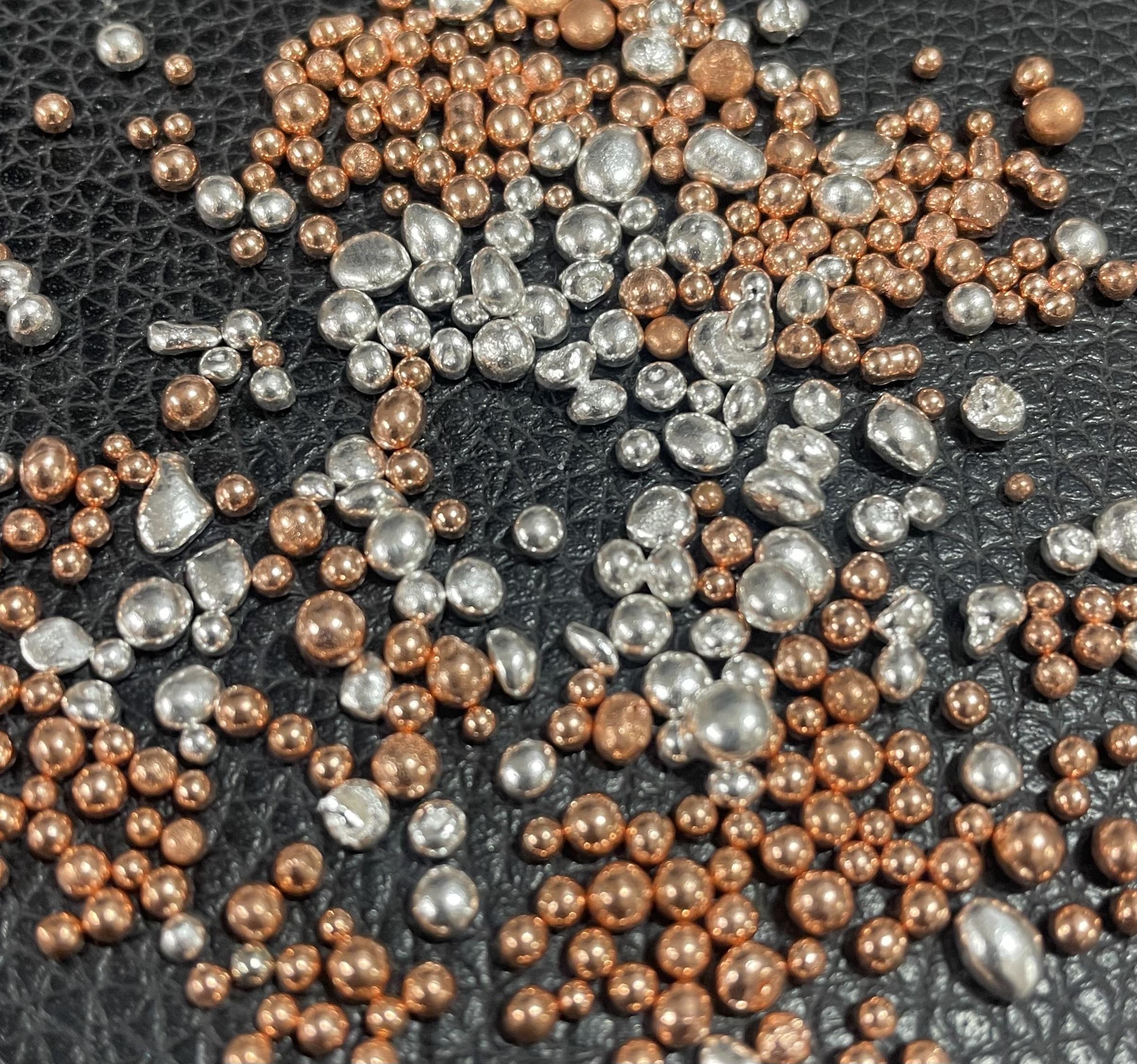 L'argento 925 è una lega composta da 92,5% di argento puro e 7,5%