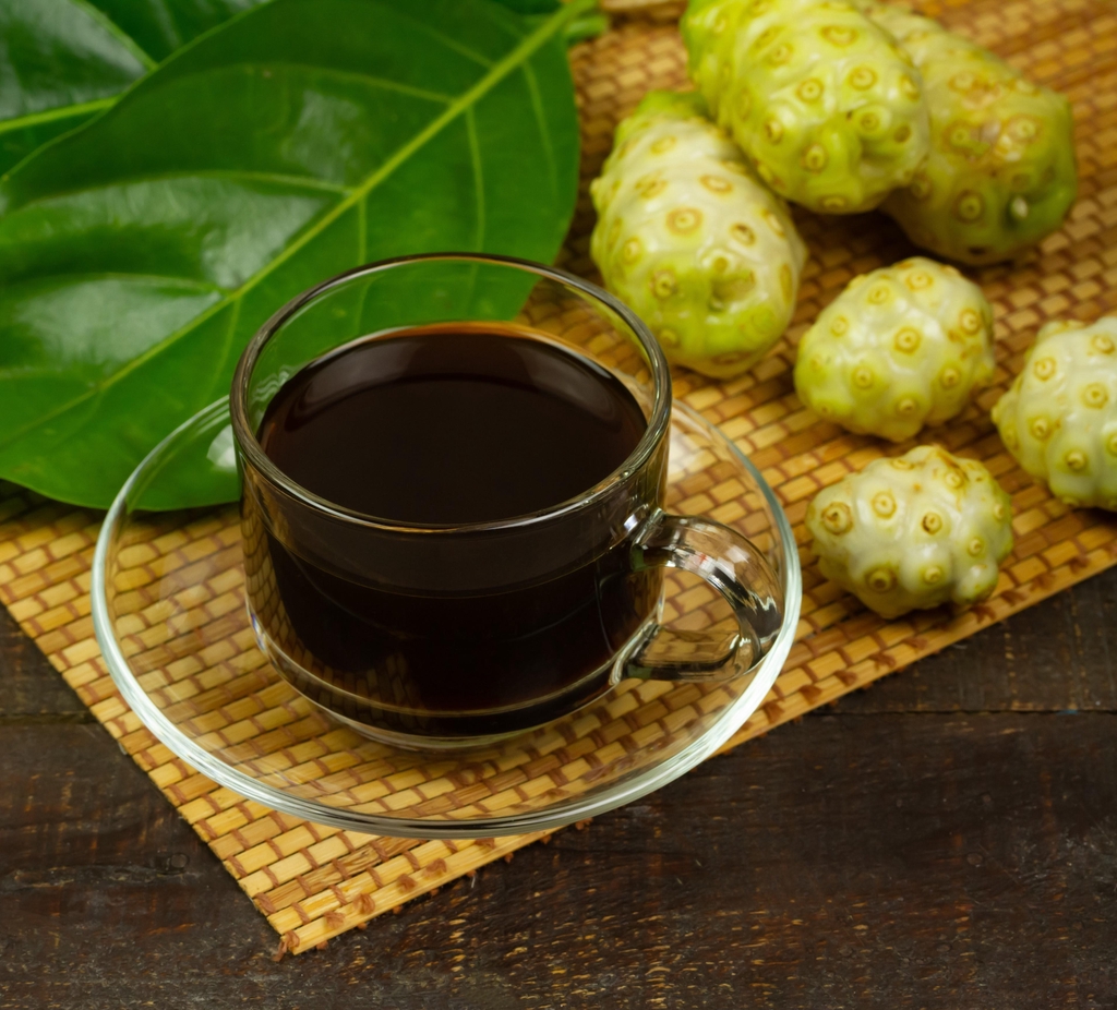 Noni Saft, morinda citrifolia lot. Superfööd genannt.