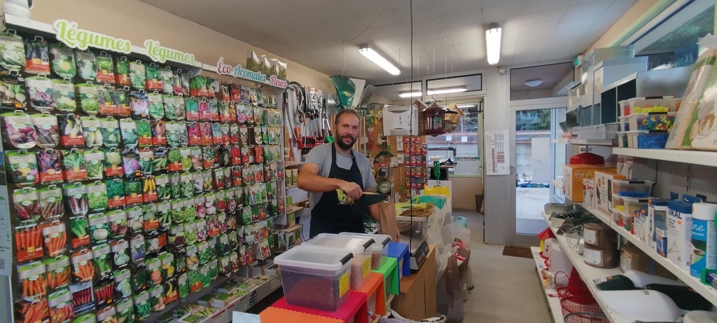 Graineterie du Cotentin : Votre spécialiste en jardinage et produits pour animaux