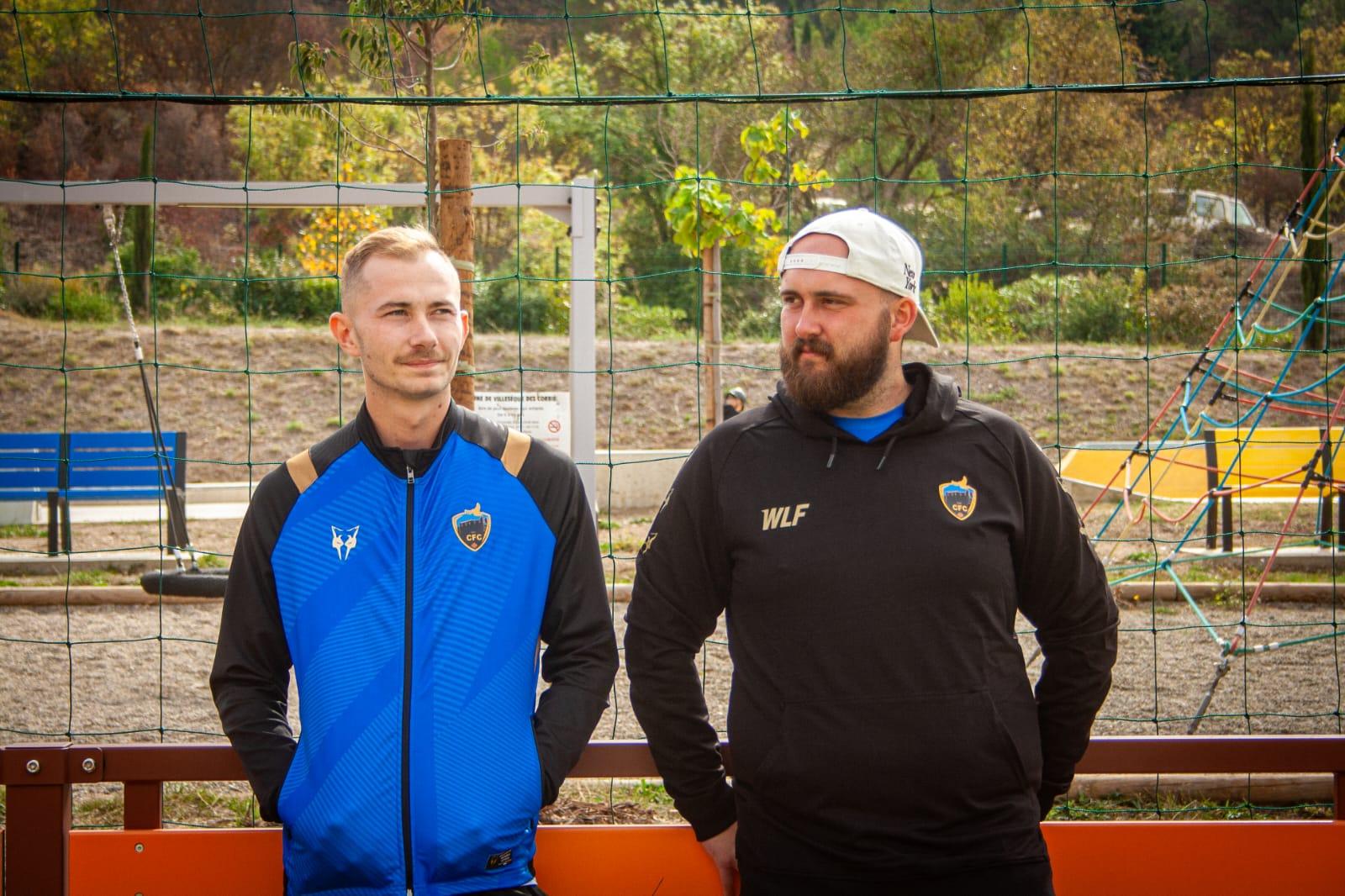 veste bleue sport, veste technique respirante, veste training homme, veste sportwear premium, tenue d’entraînement bleue, textile performance, vêtement de sport durable
