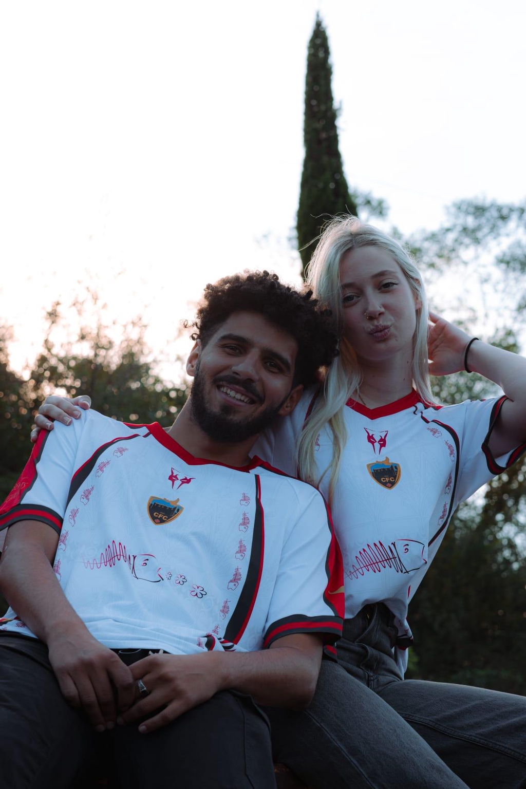 Boutique football moderne : maillots, tenues et survêtements alliant style, confort et performance. L’esprit du jeu, dans chaque détail.