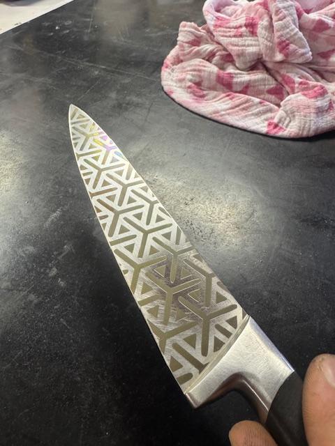 gravure metal sur lame de couteau