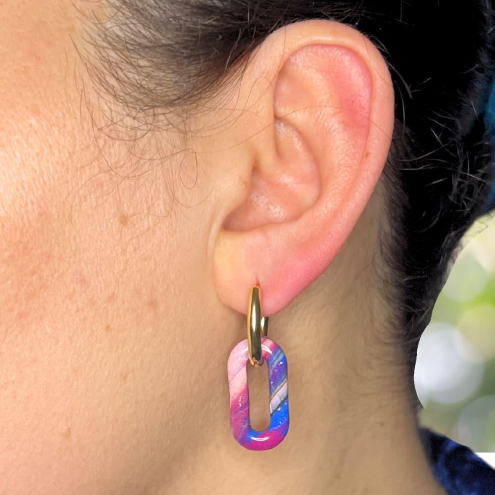 Boucles d'Oreilles Créoles Uniques | Flowerinlife Bijoux
Explorez notre collection de boucles d'oreilles créoles, faites main et inspirées par la beauté naturelle. Des créations boho-chic pour un look tendance et authentique.