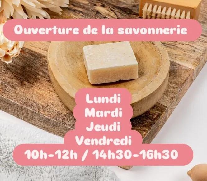 Un petit point de vente au laboratoire est mis en place 4 jours dans la semaine.
Sauf jours de productions, livraison, intervention extérieure....où je ne pourrais pas vous accueillir....
Un sms ou un appel avant de se déplacer est conseillé pour vous éviter des déplacements inutiles....