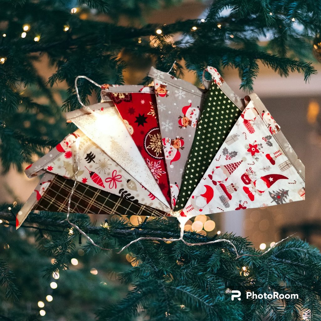 Hauteur total d'un fanion 20 cm et largeur 17,5 cm