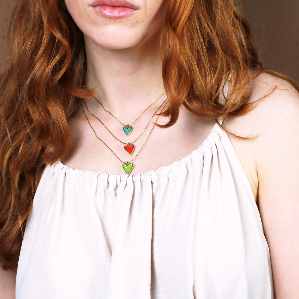 Scegli il colore dello smalto vitreo che più ti piace
