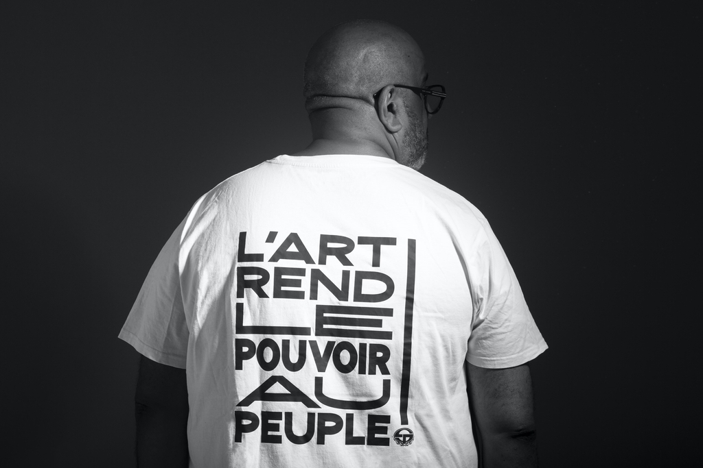 T-shirt "L'art rend le pouvoir au peuple"