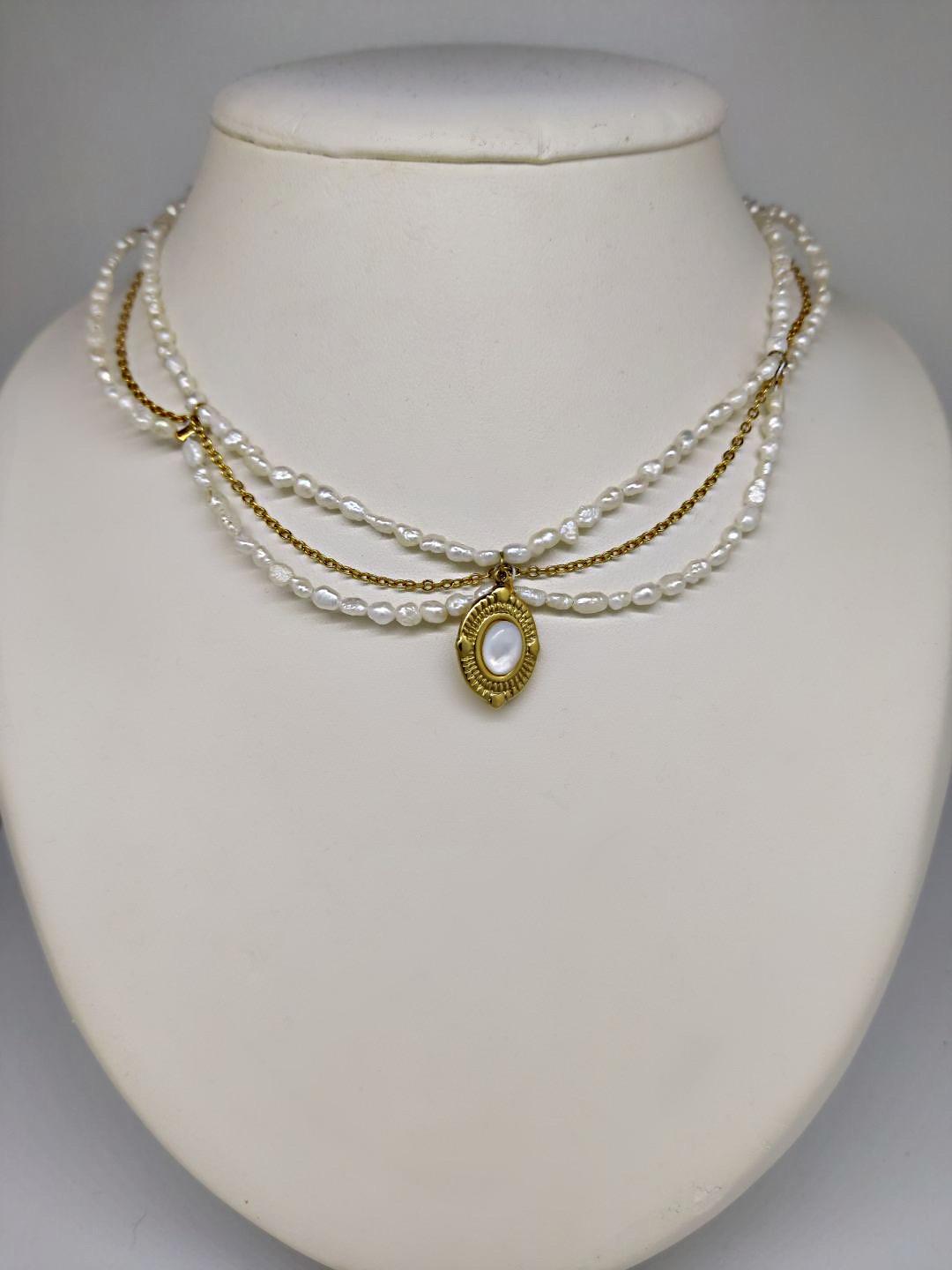 Bijoux artisanal fait main en Moselle en France avec perles et pierres naturelles.