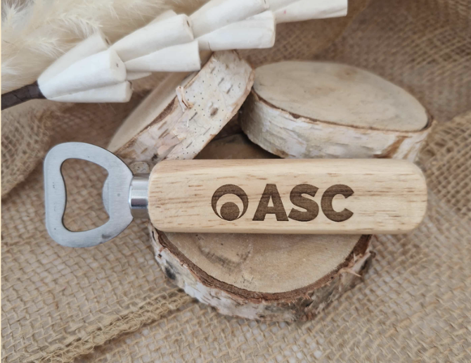 Objets personnalisés, découpe et gravure laser sur bois, ardoise, acrylique, verre et acier.
objets personnalisés, gravure et découpe laser sur bois, verre, ardoise, acrylique et acier. Cadeaux uniques et créations artisanales pour toutes occasions.