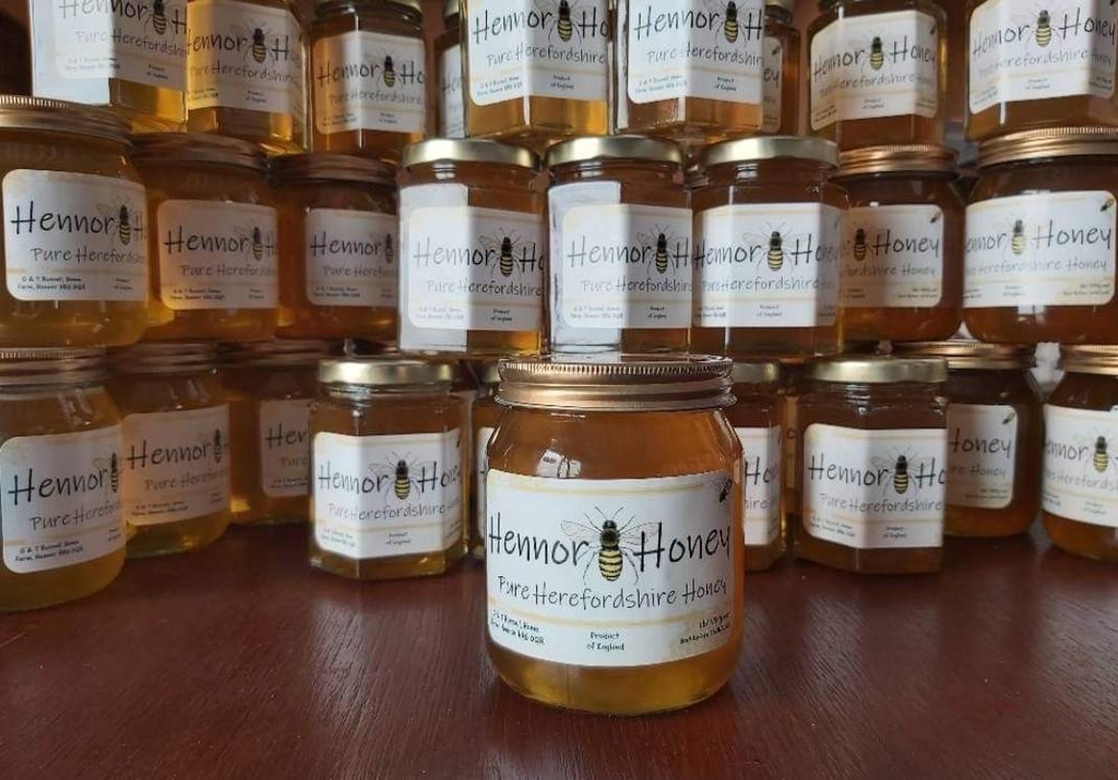 Proud to produce 100% Wildflower Herefordshire Honey.
Hand spun, filtered and jarred. All from our own hives.
