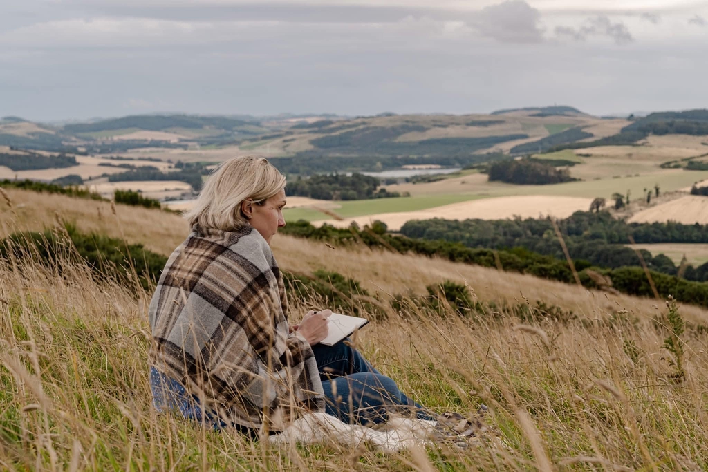 Naoimh is an Artist & Teacher based in Newburgh Fife. Inspired by the Scottish Highlands and Coastal sunsets, she captures the luminous colours in her work. Teaching an array of classes and Art Clubs at The O'Shea Gallery and in other venues across Perthshire & Fife.