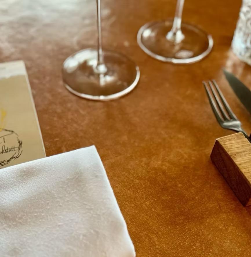 Tisch im Restaurant der Zeit Genusswerkstatt Jork