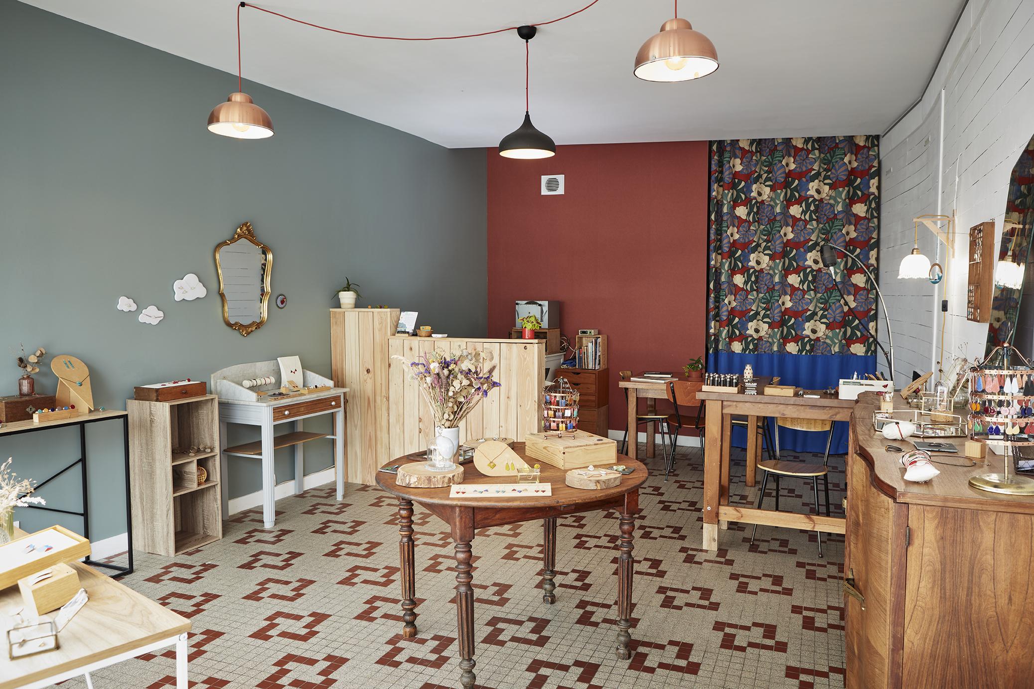 Atelier de Bijouterie artisanale visible du public à Auray