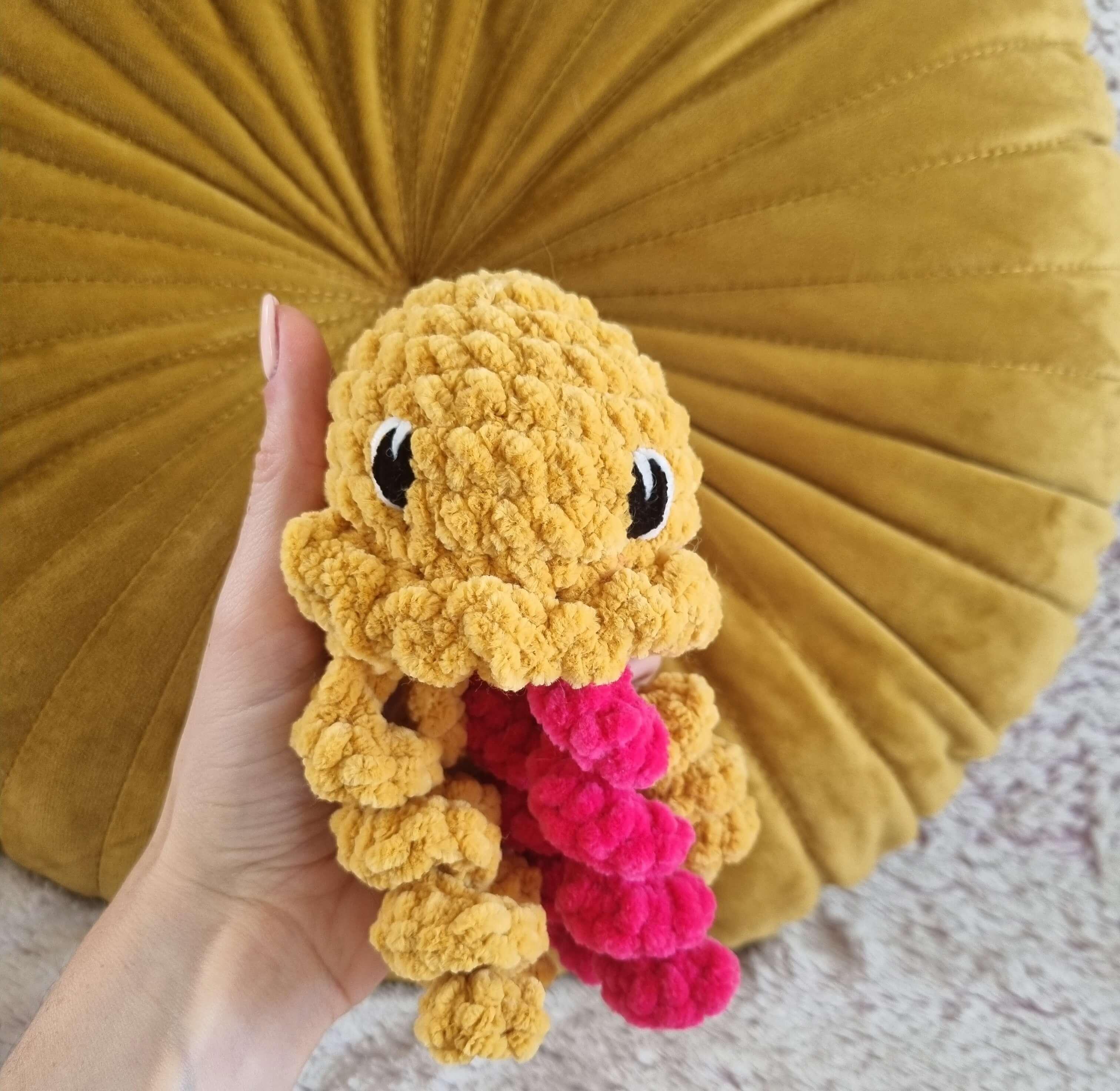 Nos amigurumi au crochet disponibles à partir de 8.90euros. Le cadeau idéal avec des peluches toutes douces.