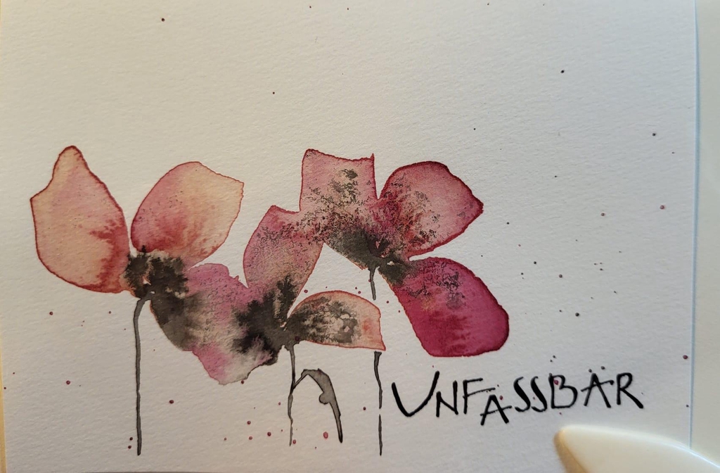 Blumen in rot und schwarz mit Schriftzug unfassbar