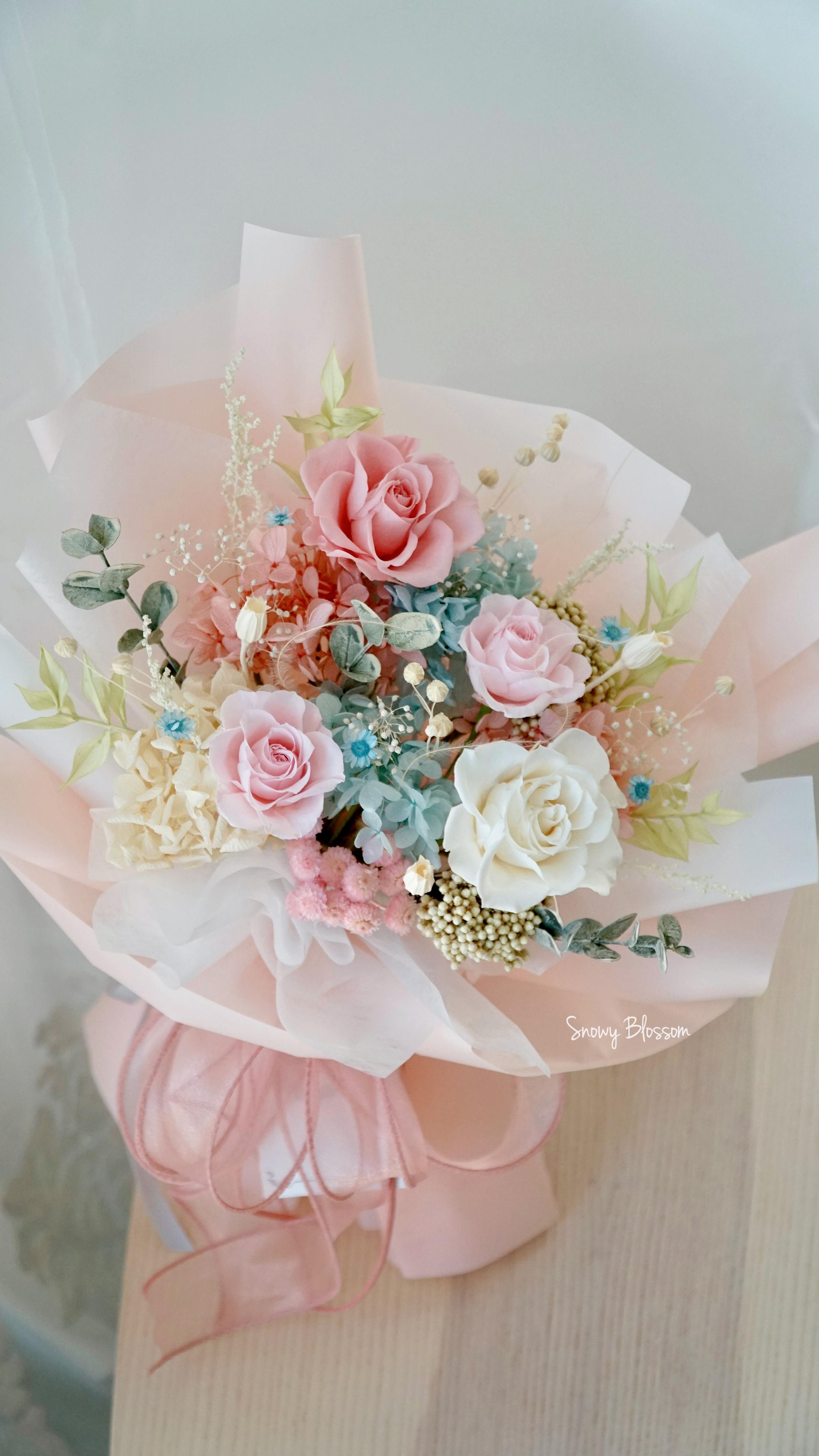 high quality Japanese preserved and dried flowers arrangement
timeless gift
home decorations
bouquet