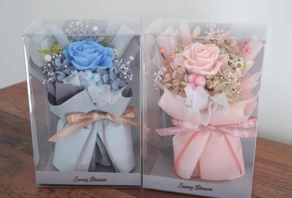 high quality Japanese preserved and dried flowers arrangement
timeless gift
home decorations
bouquet