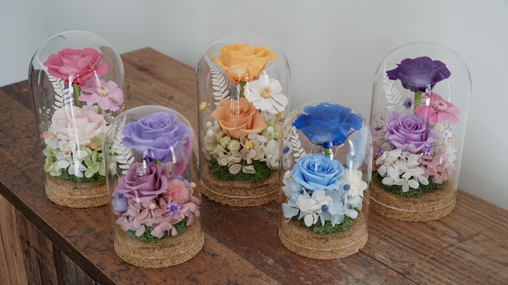 high quality Japanese preserved and dried flowers arrangement
timeless gift
home decorations