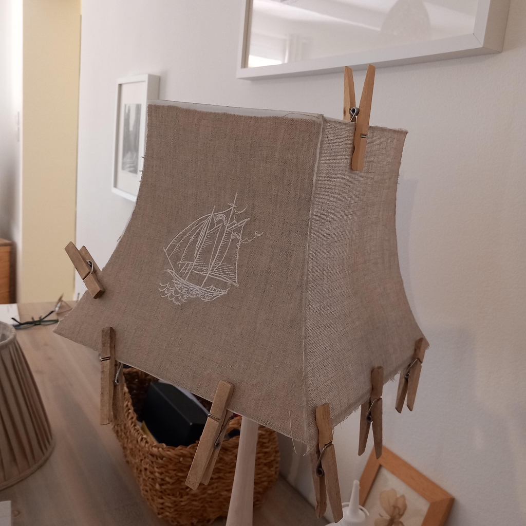 Anne-Lise Vallée ,créateur fabricant d'abat-jour lin artisanal 