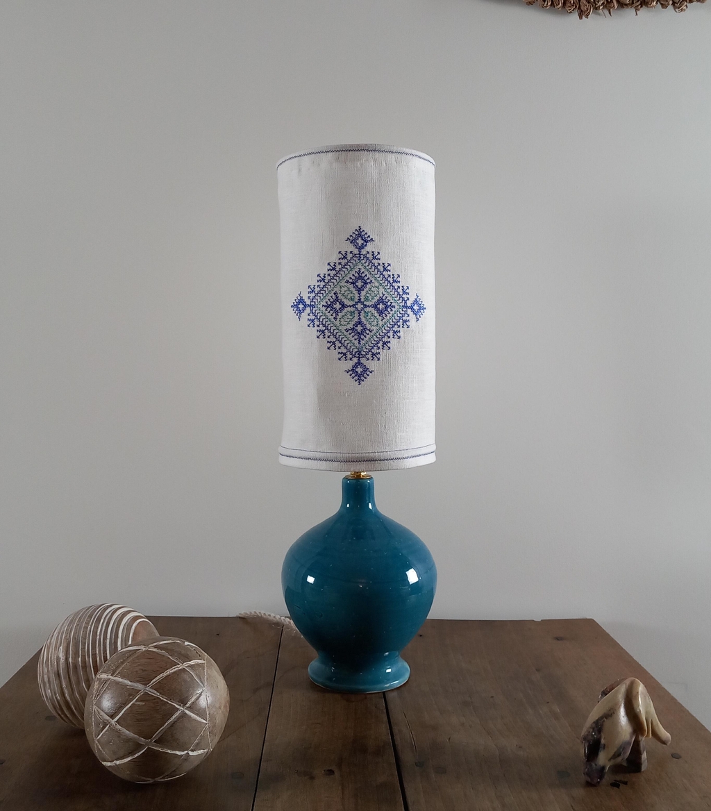 Anne-Lise Vallée, créateur fabricant d'abat jour lin naturel, abat-jour chanvre artisanal