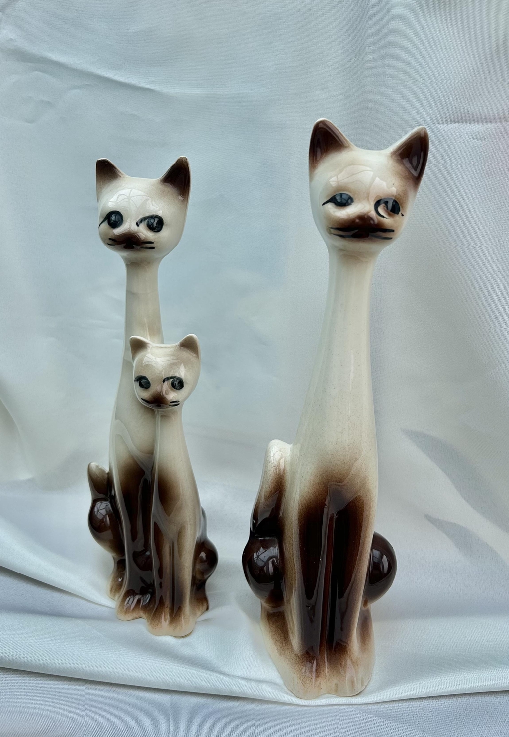 Minimal Neutral Vintage Decor Featuring Wood, Ceramic and Soft Textures