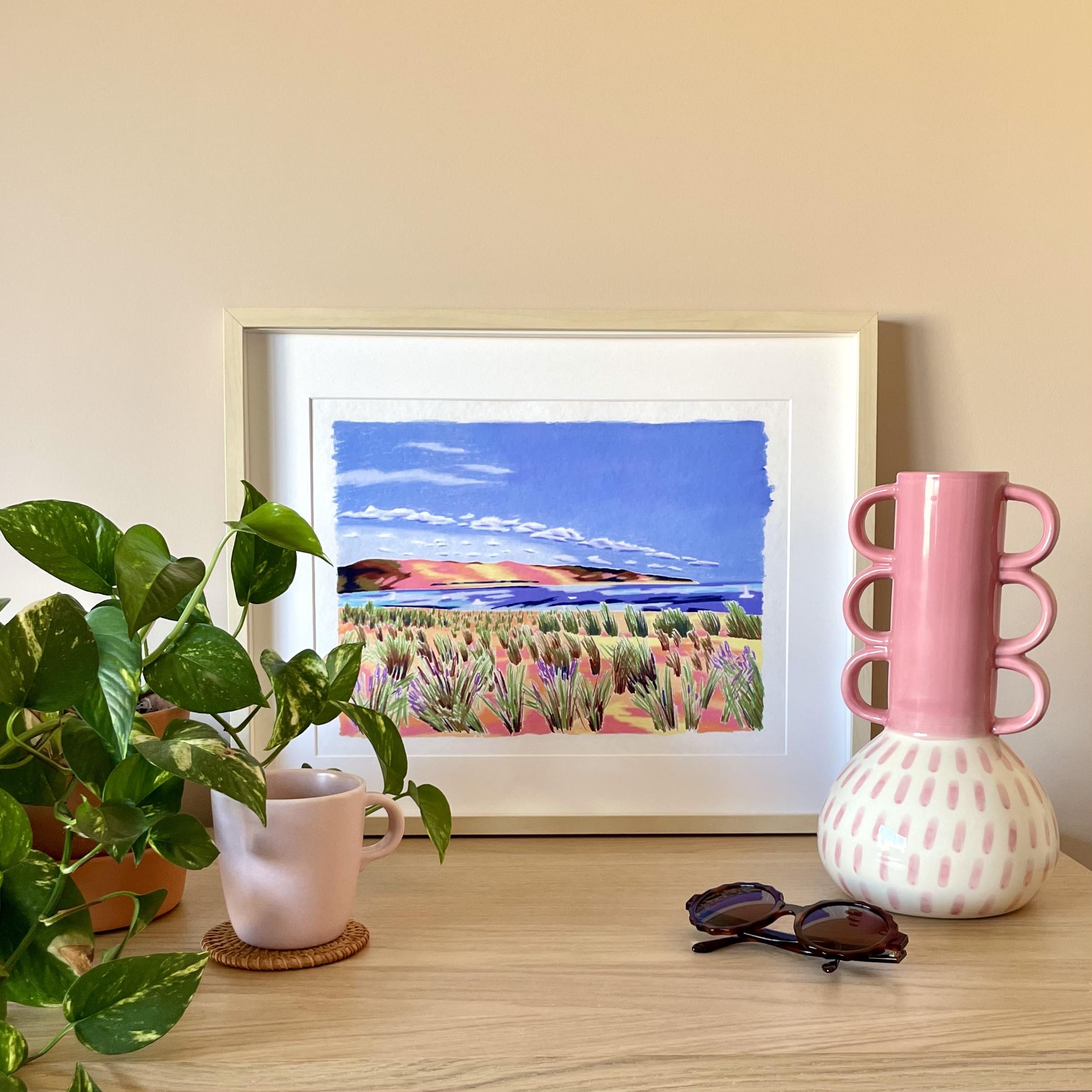 Tirage d’art en édition limitée, Le Cap Ferret, format 30 x 40 cm - encadré dans une décoration aux teintes pastels.